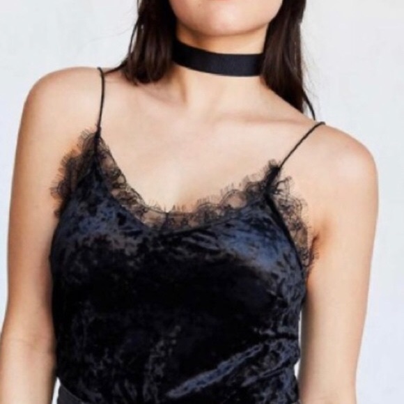 🌹 Velvet Top 🌹 - Picture 1 of 2